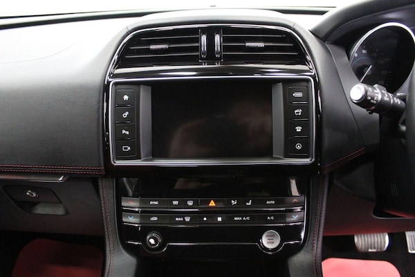 Used Jaguar F-Pace 2016 for sale - 74362345: Photo 34