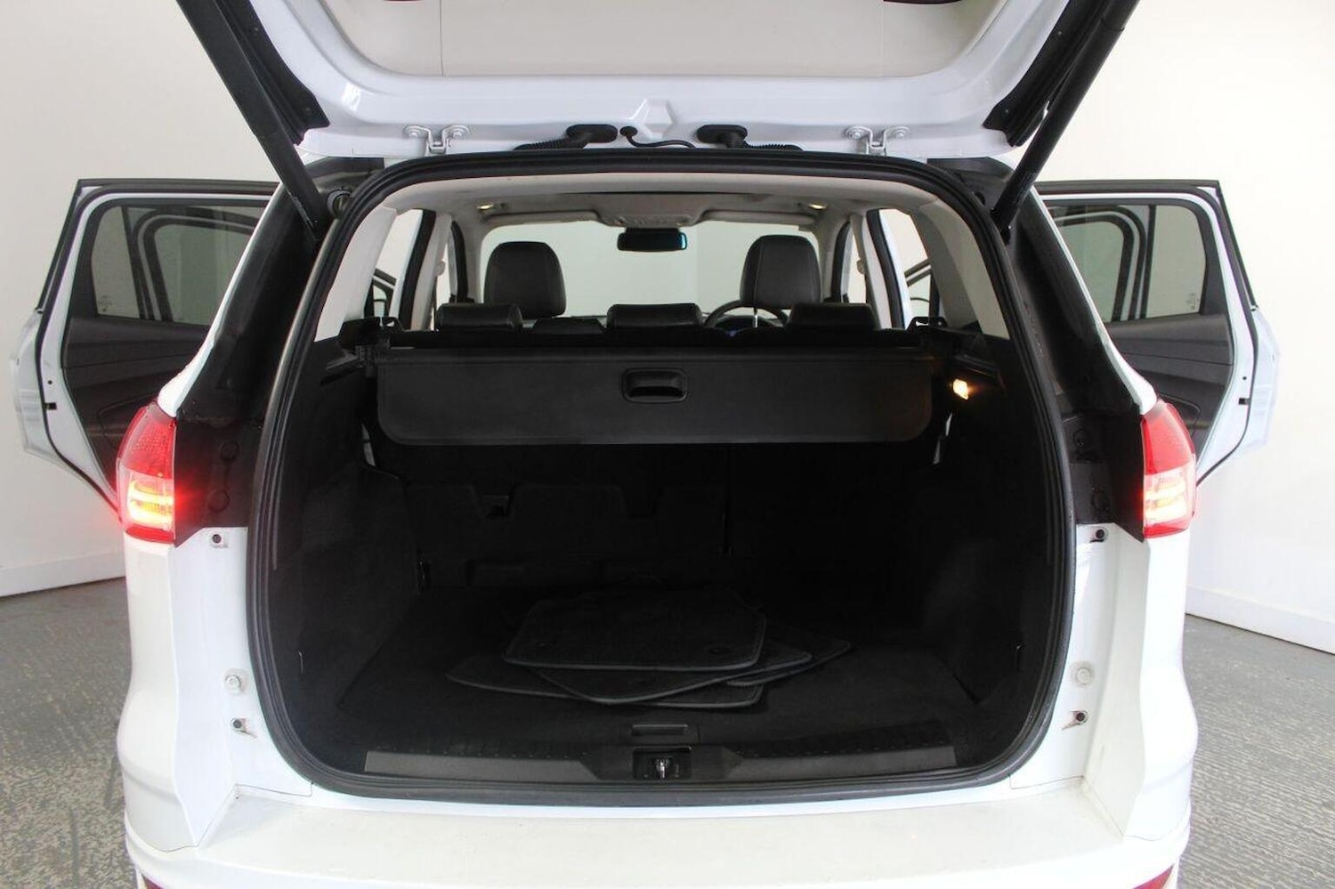 Used Ford Kuga 2015 for sale - 75705965: Photo 24