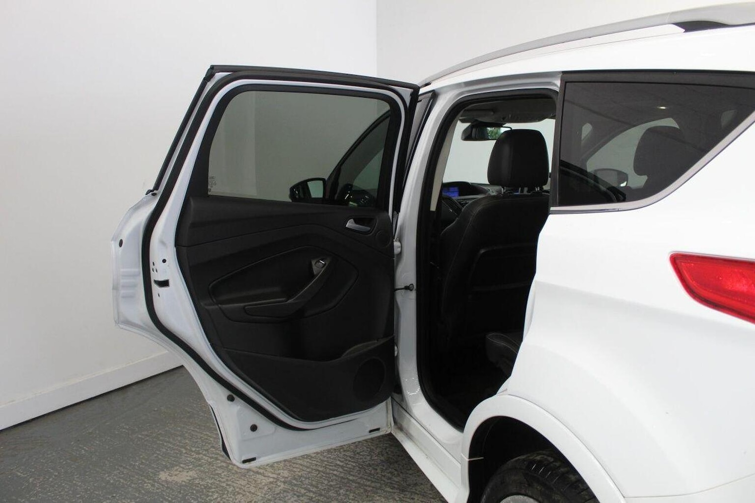 Used Ford Kuga 2015 for sale - 75705965: Photo 28