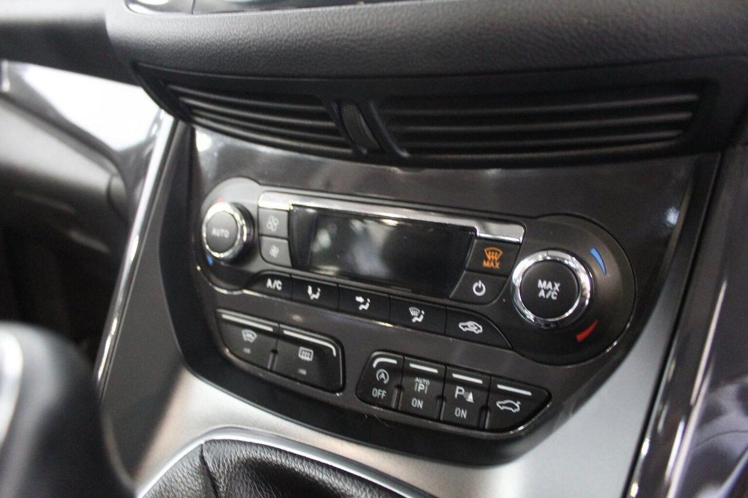 Used Ford Kuga 2015 for sale - 75705965: Photo 43