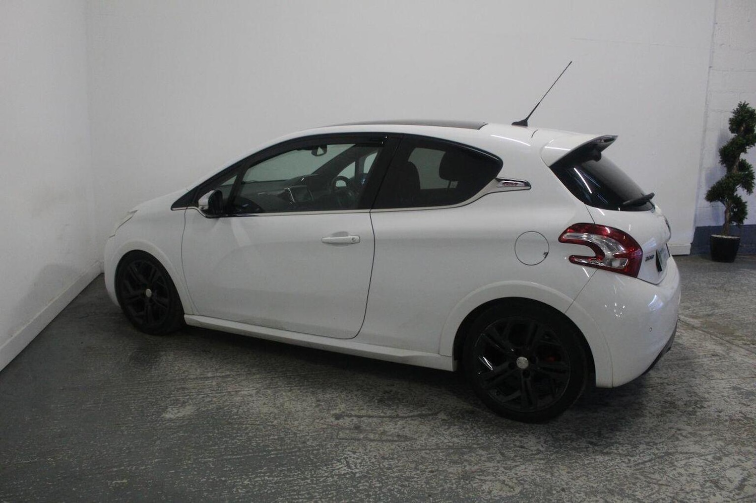 Used Peugeot 208 2014 for sale - 77954071: Photo 10