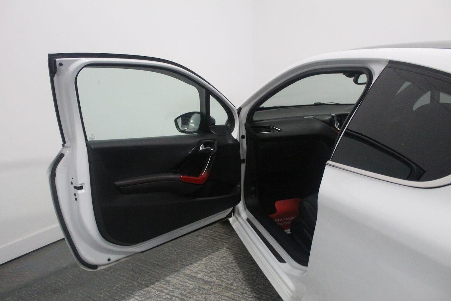 Used Peugeot 208 2014 for sale - 77954071: Photo 28