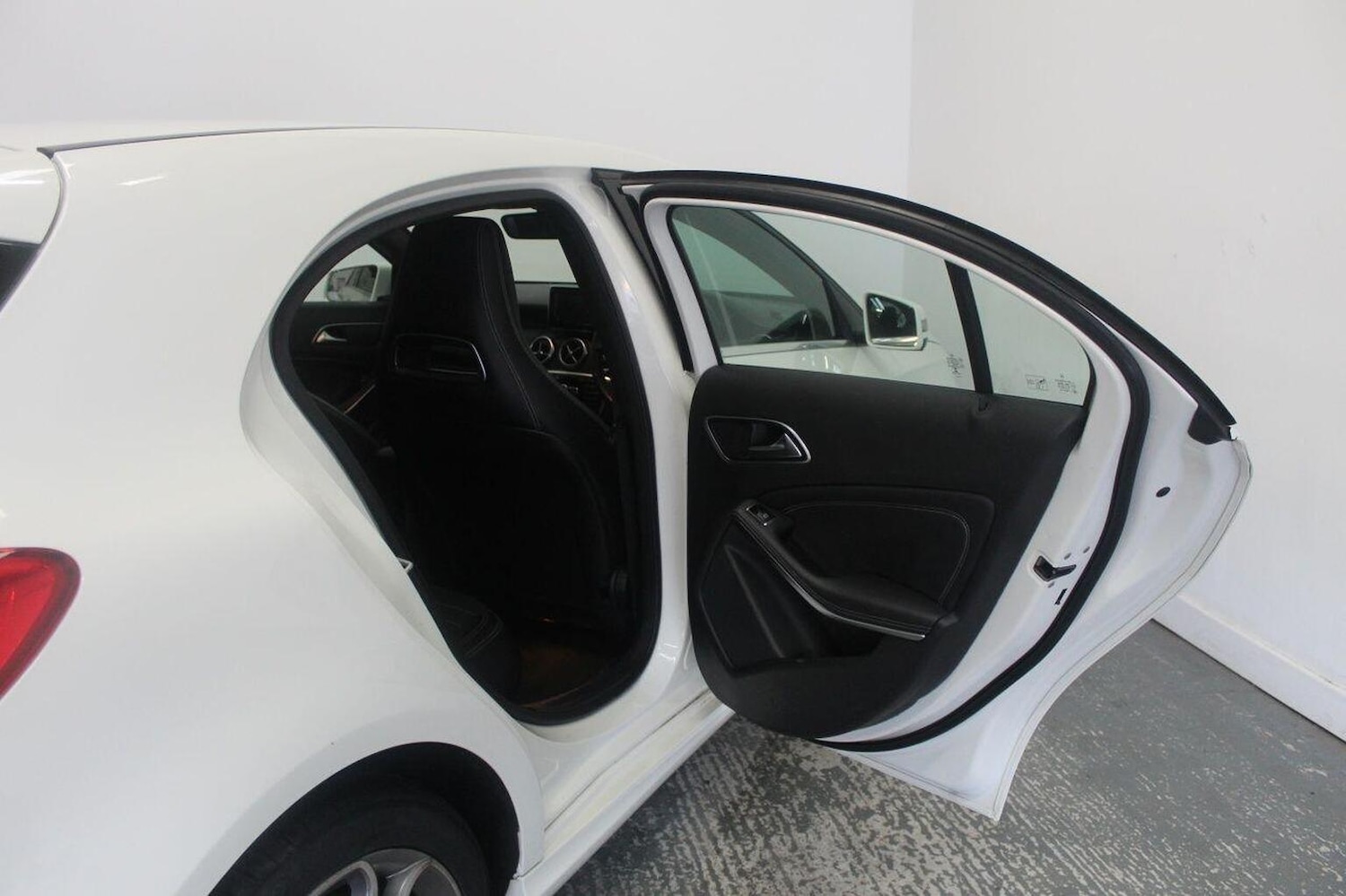 Used Mercedes-Benz A-Class 2013 for sale - 77937890: Photo 23