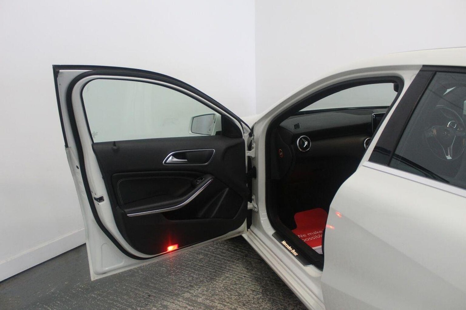 Used Mercedes-Benz A-Class 2013 for sale - 77937890: Photo 24