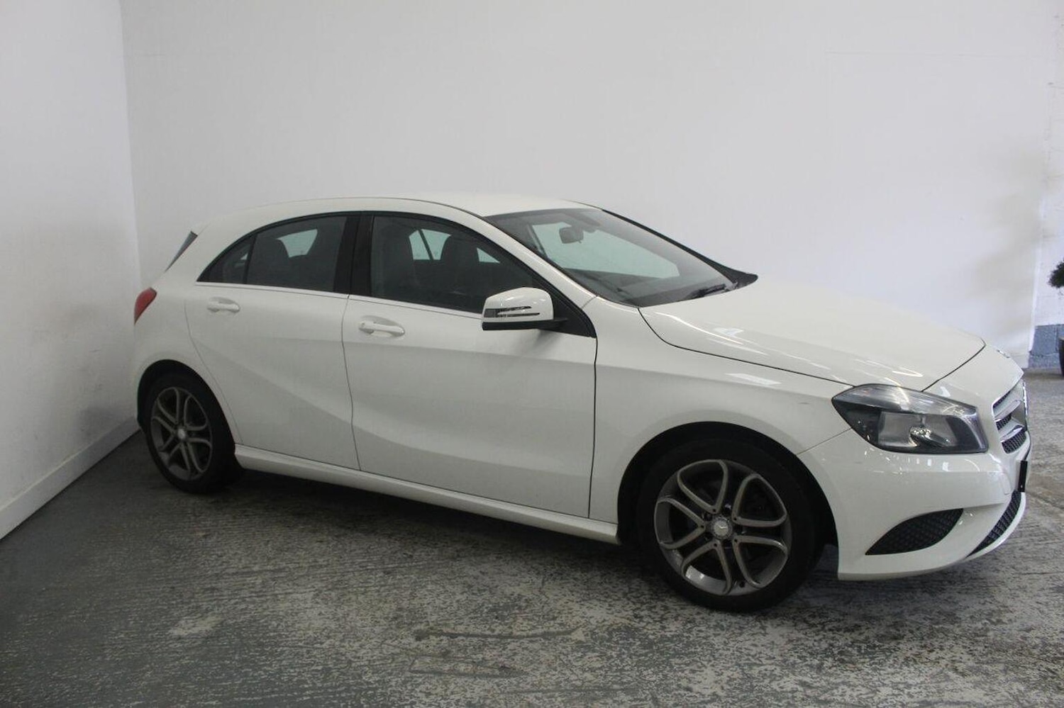 Used Mercedes-Benz A-Class 2013 for sale - 77937890: Photo 4