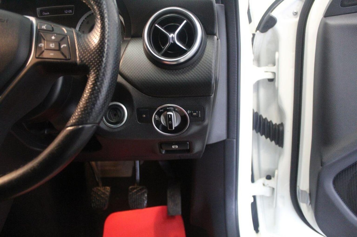 Used Mercedes-Benz A-Class 2013 for sale - 77937890: Photo 45