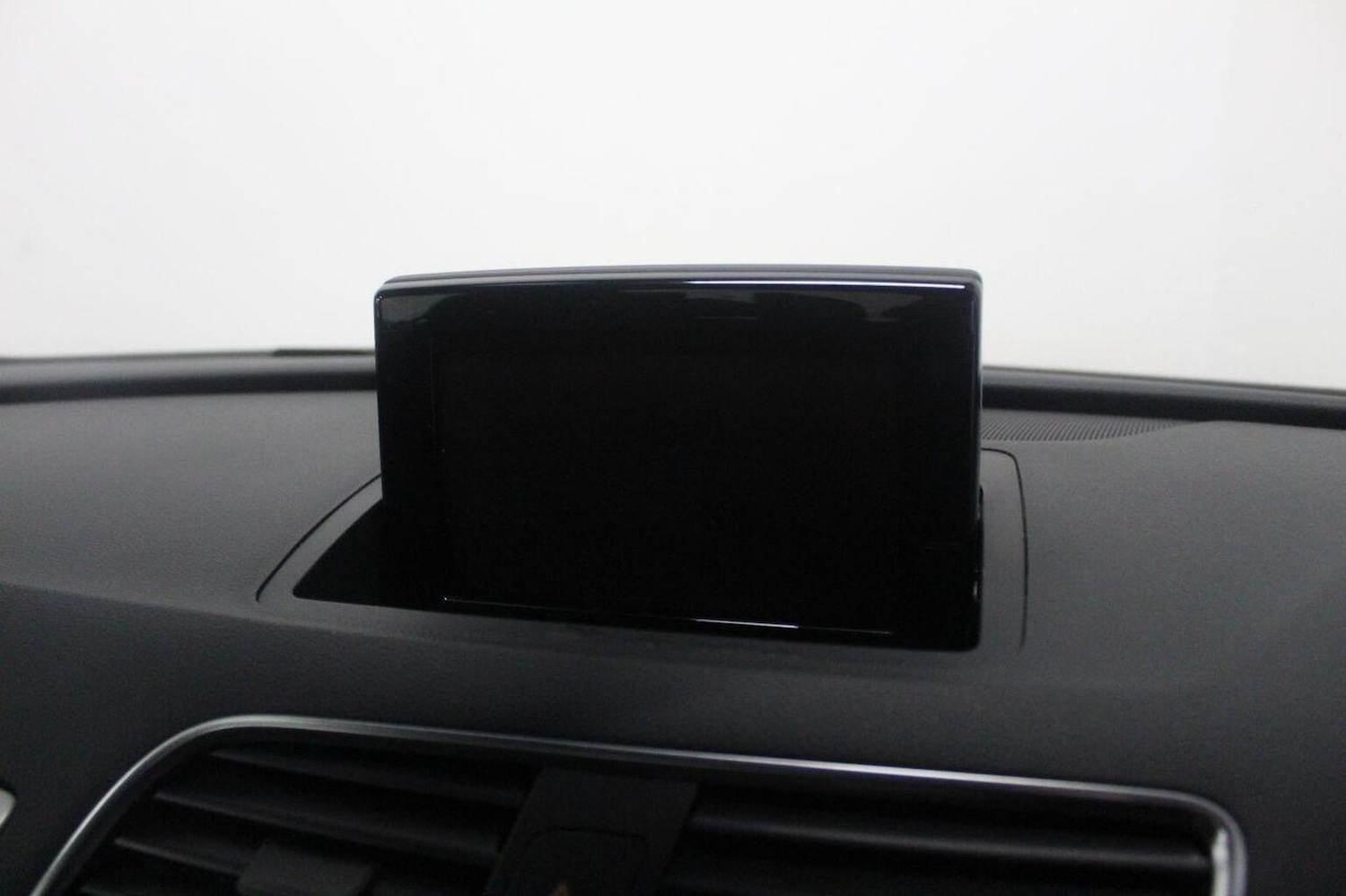 Used Audi Q3 2015 for sale - 77937830: Photo 41