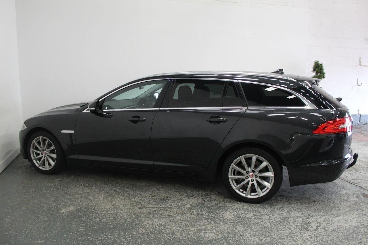 Used Jaguar XF 2014 for sale - 76268529: Photo 10