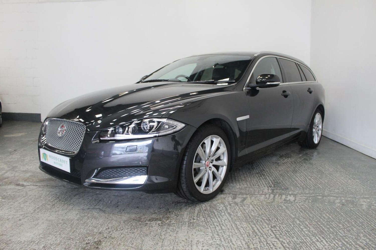 Used Jaguar XF 2014 for sale - 76268529: Photo 2