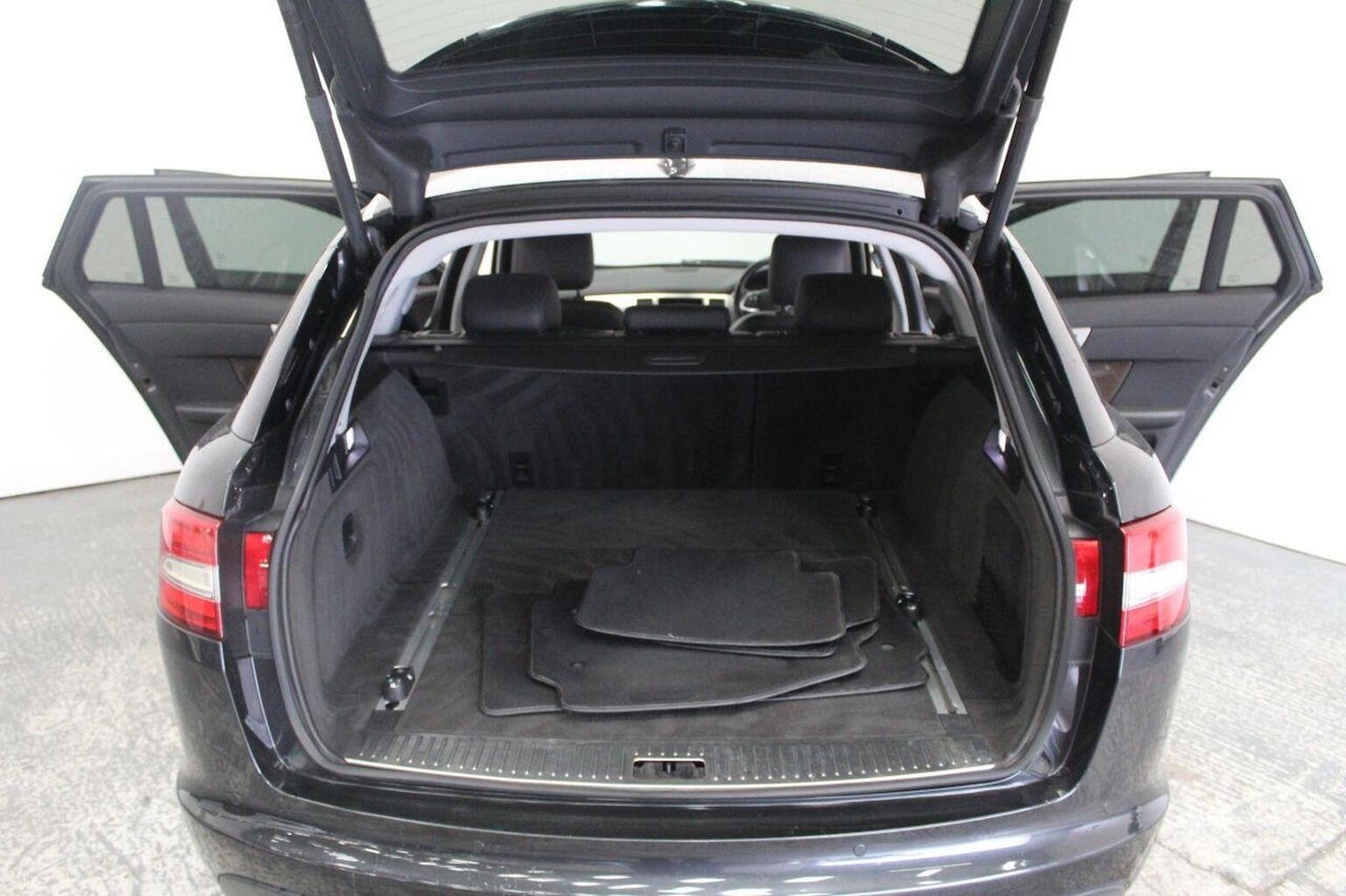 Used Jaguar XF 2014 for sale - 76268529: Photo 24