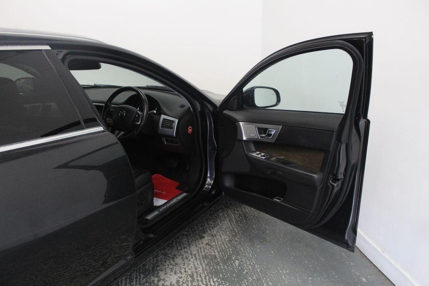 Used Jaguar XF 2014 for sale - 76268529: Photo 26