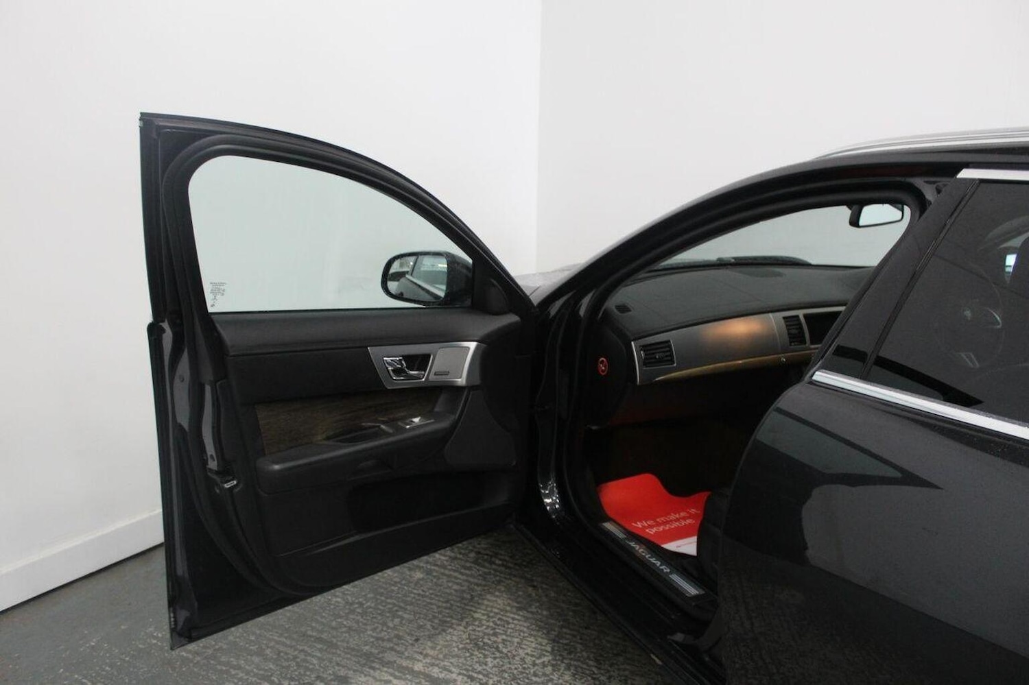 Used Jaguar XF 2014 for sale - 76268529: Photo 28