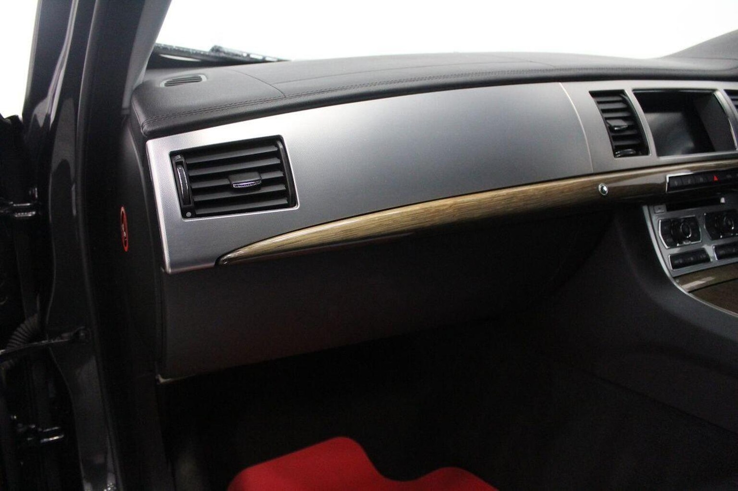 Used Jaguar XF 2014 for sale - 76268529: Photo 32