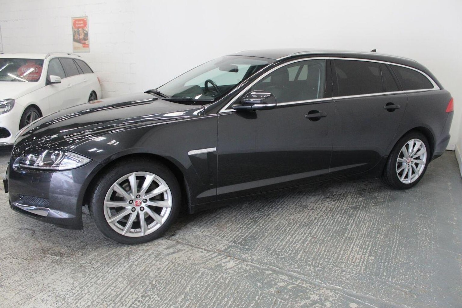 Used Jaguar XF 2014 for sale - 76268529: Photo 5