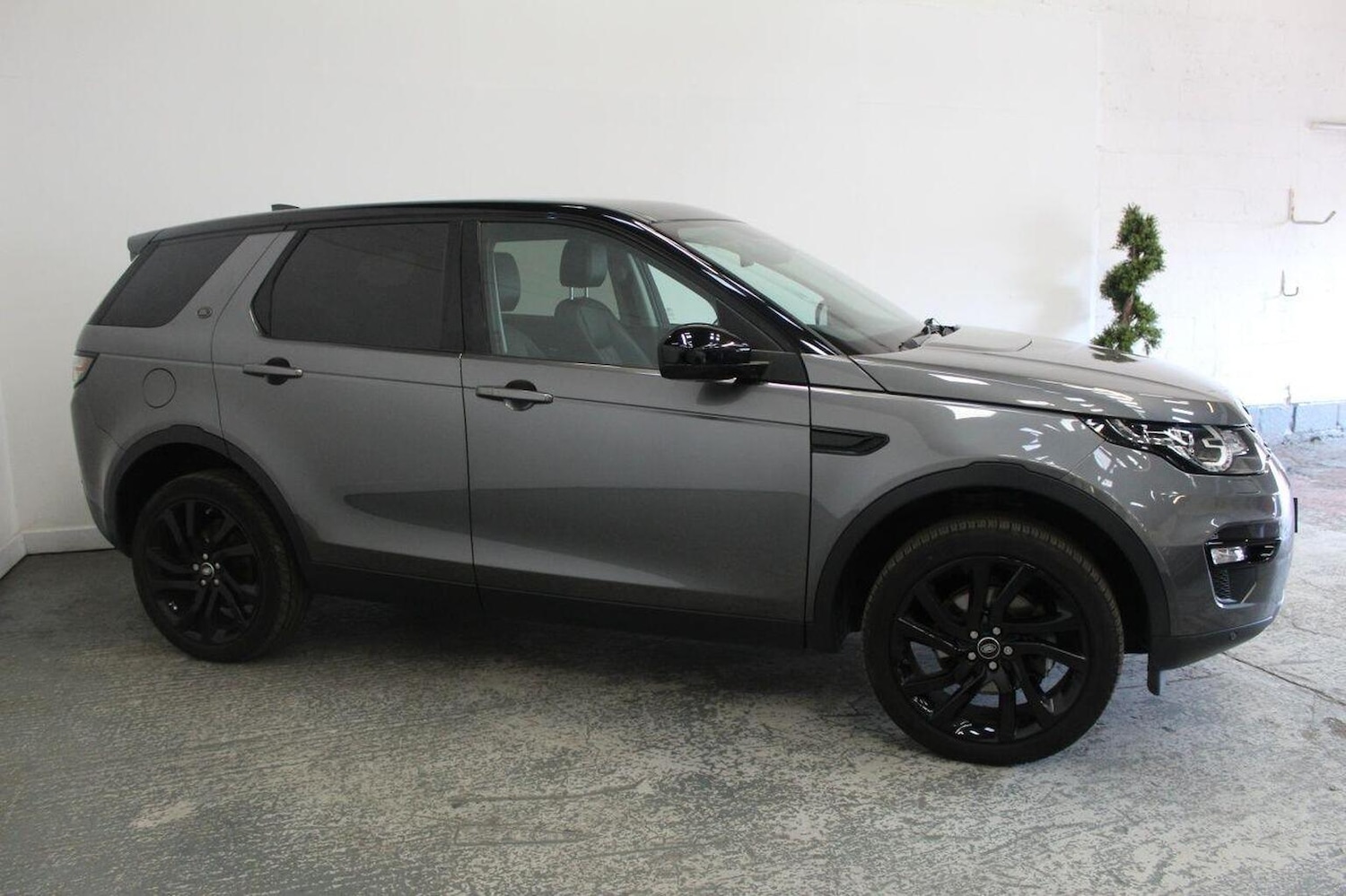 Used Land Rover Discovery Sport 2017 for sale - 76334732: Photo 4