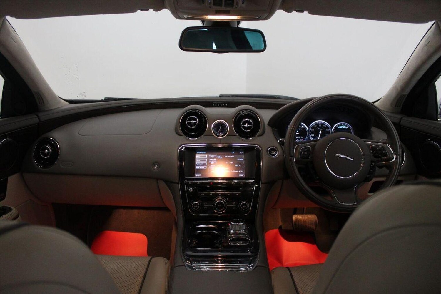 Used Jaguar XJ 2011 for sale - 75938380: Photo 31