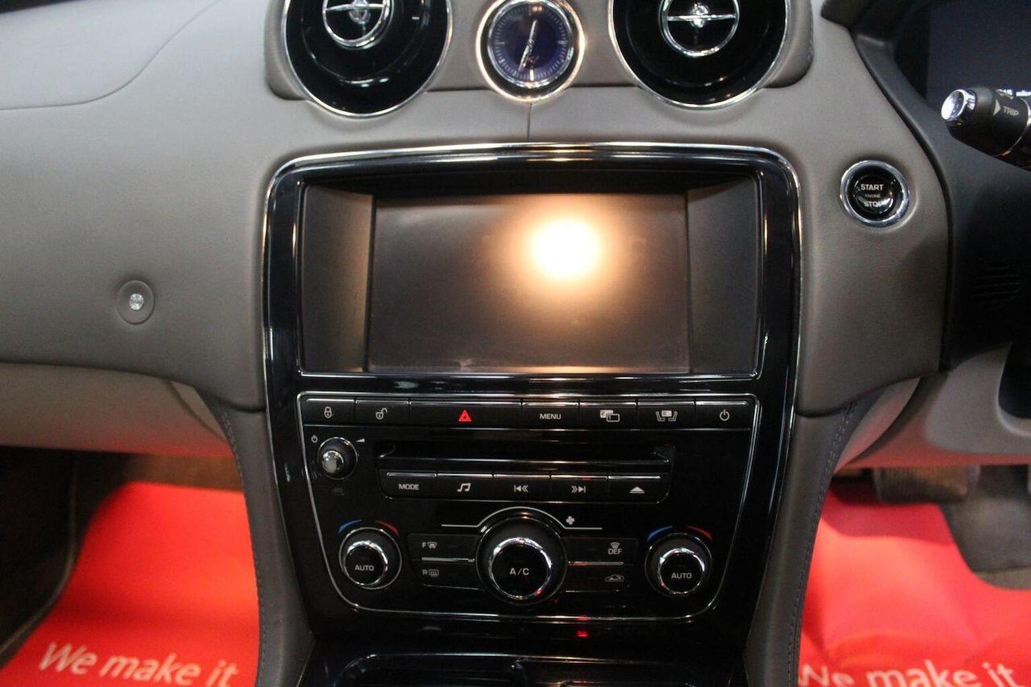 Used Jaguar XJ 2011 for sale - 75938380: Photo 36