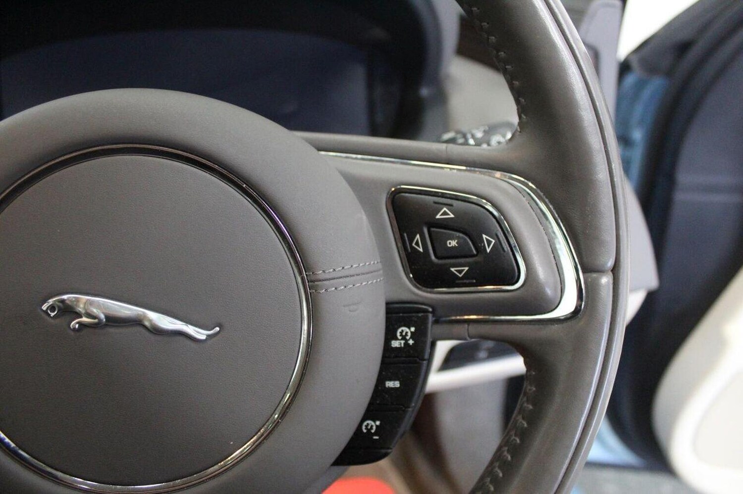 Used Jaguar XJ 2011 for sale - 75938380: Photo 53