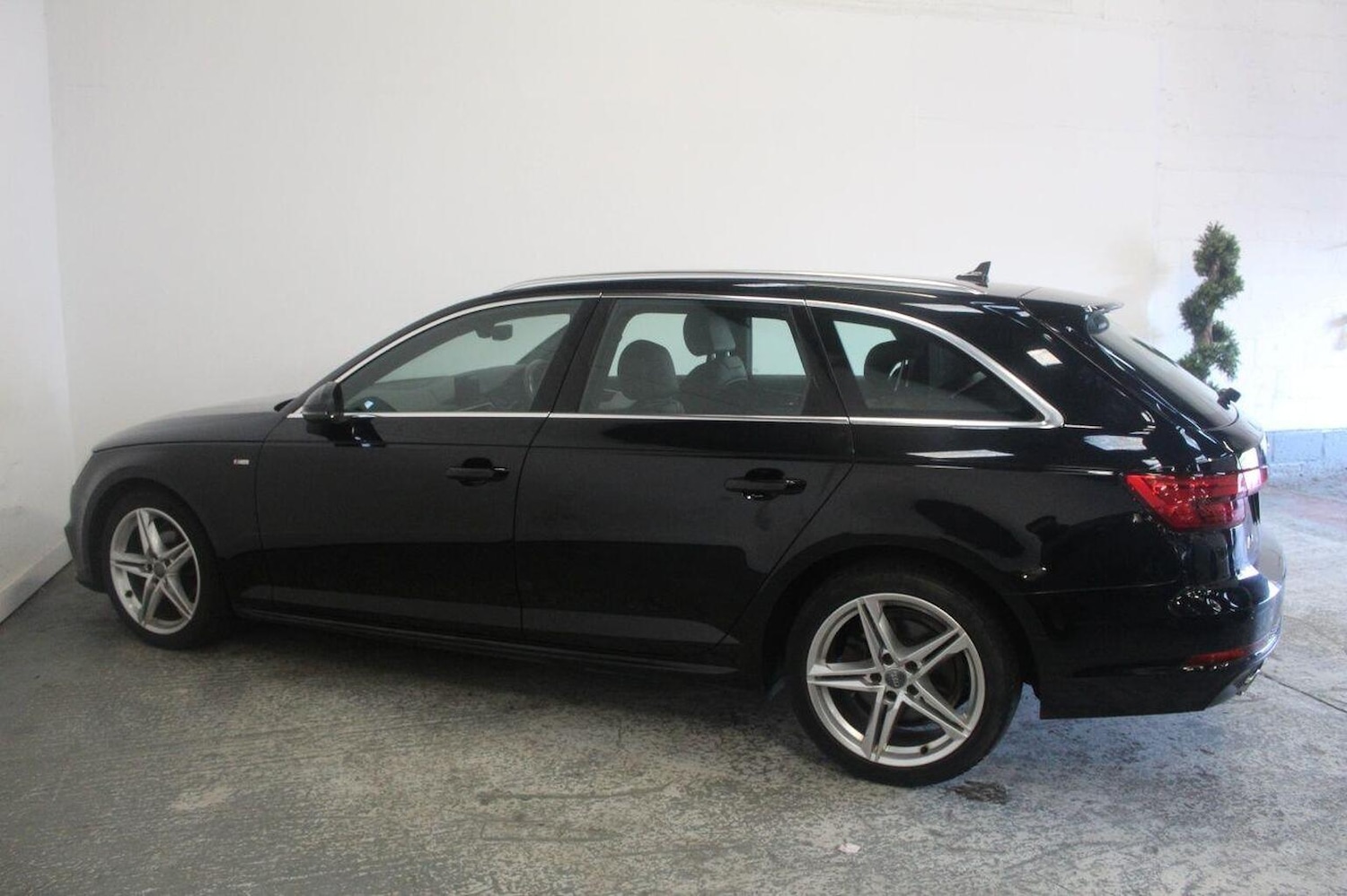 Used Audi A4 2016 for sale - 77937883: Photo 10