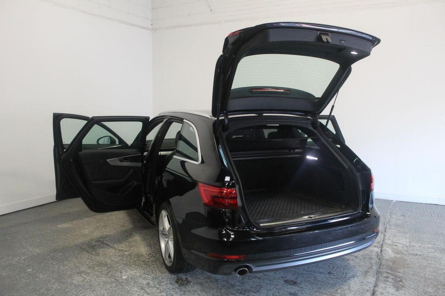 Used Audi A4 2016 for sale - 77937883: Photo 21