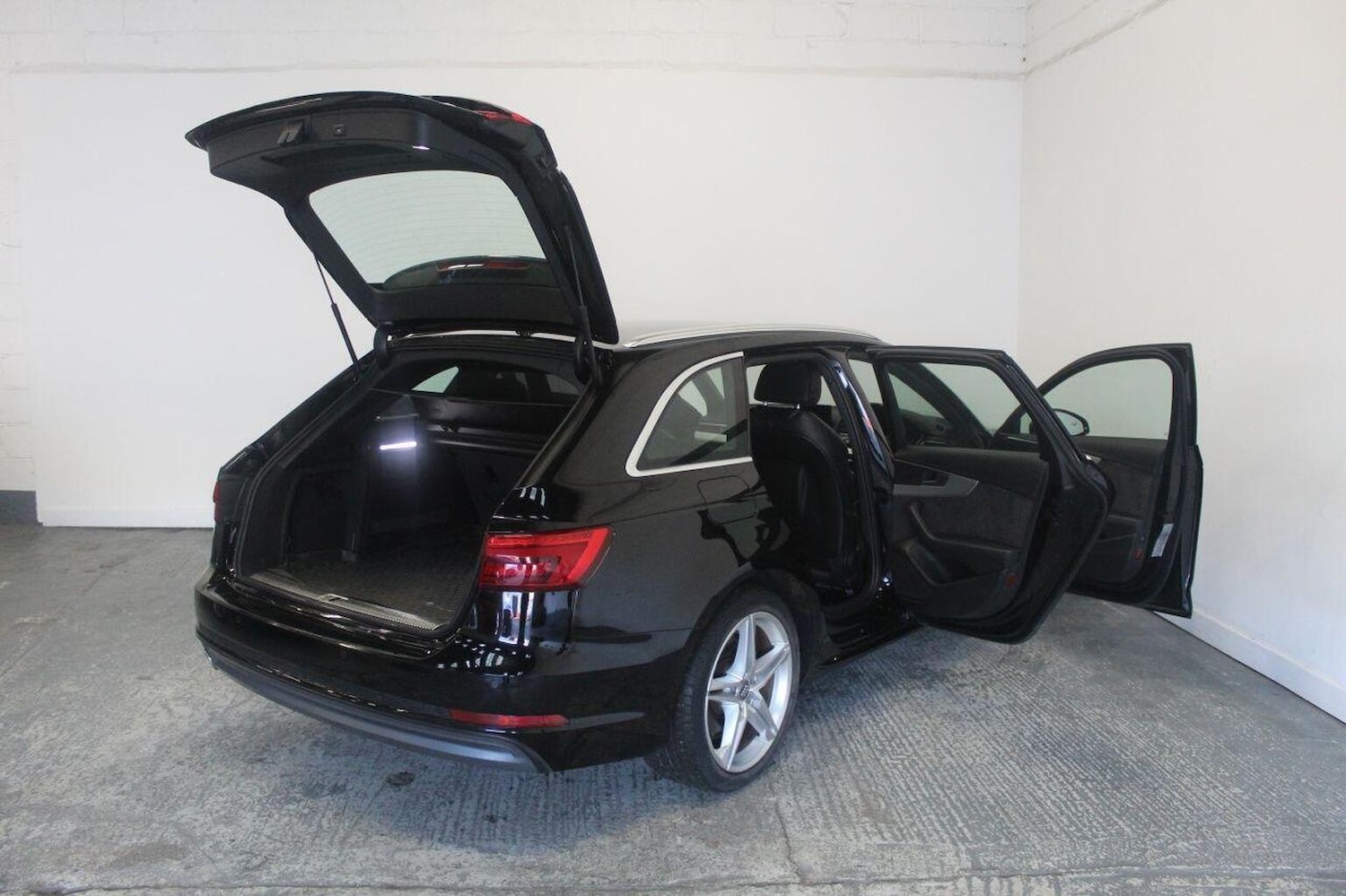 Used Audi A4 2016 for sale - 77937883: Photo 22