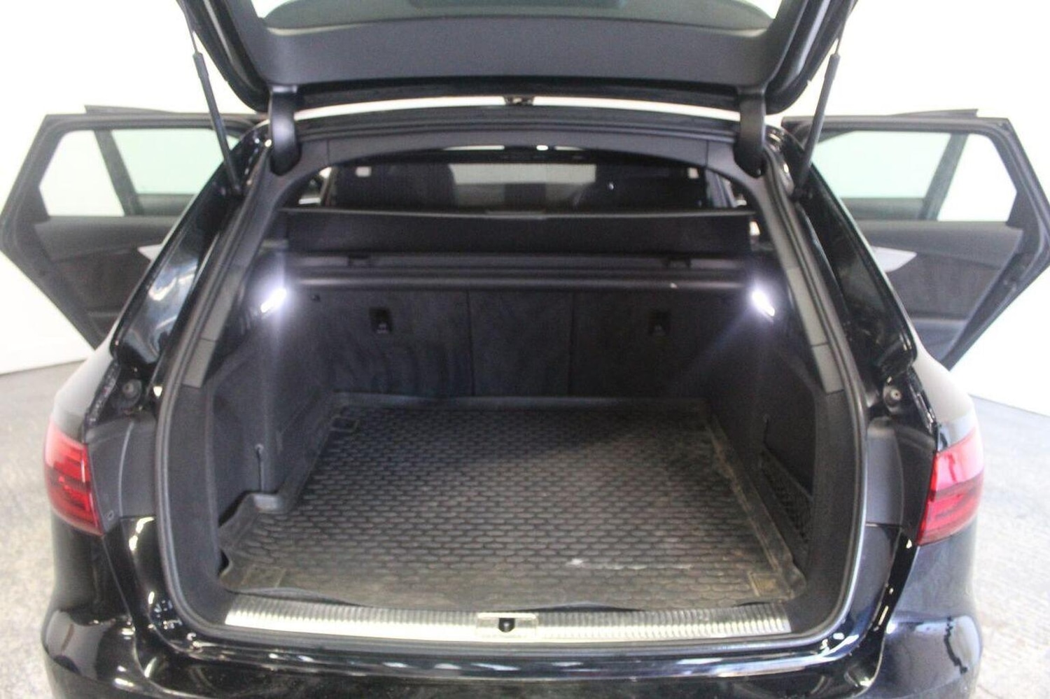 Used Audi A4 2016 for sale - 77937883: Photo 24