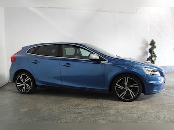 Used Volvo V40 2018 for sale - 79558248: Photo