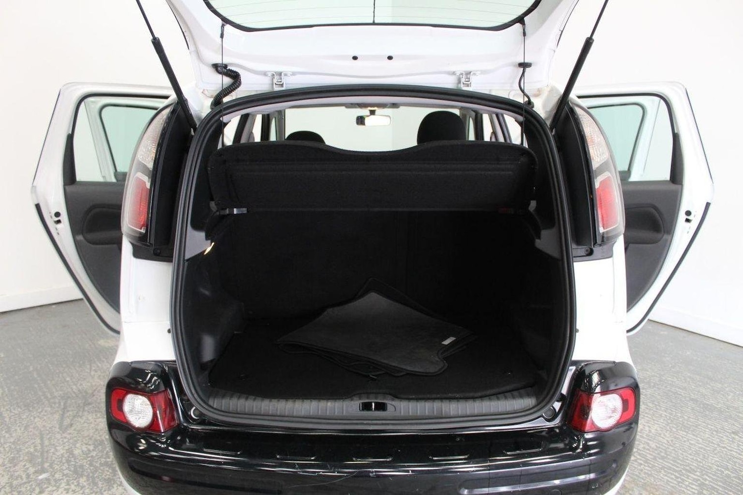 Used Citroen C3 Picasso 2015 for sale - 76246090: Photo 24