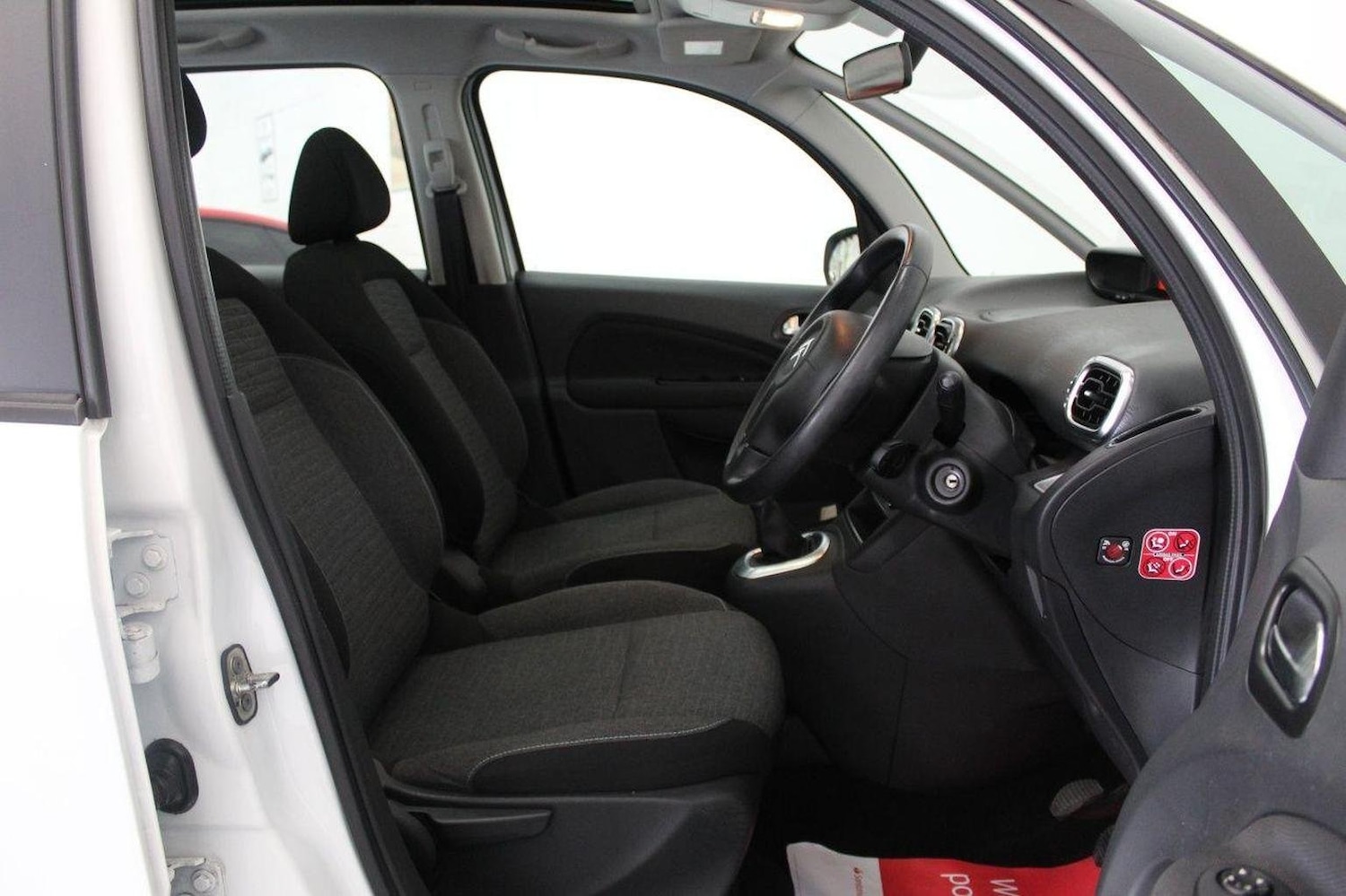 Used Citroen C3 Picasso 2015 for sale - 76246090: Photo 30