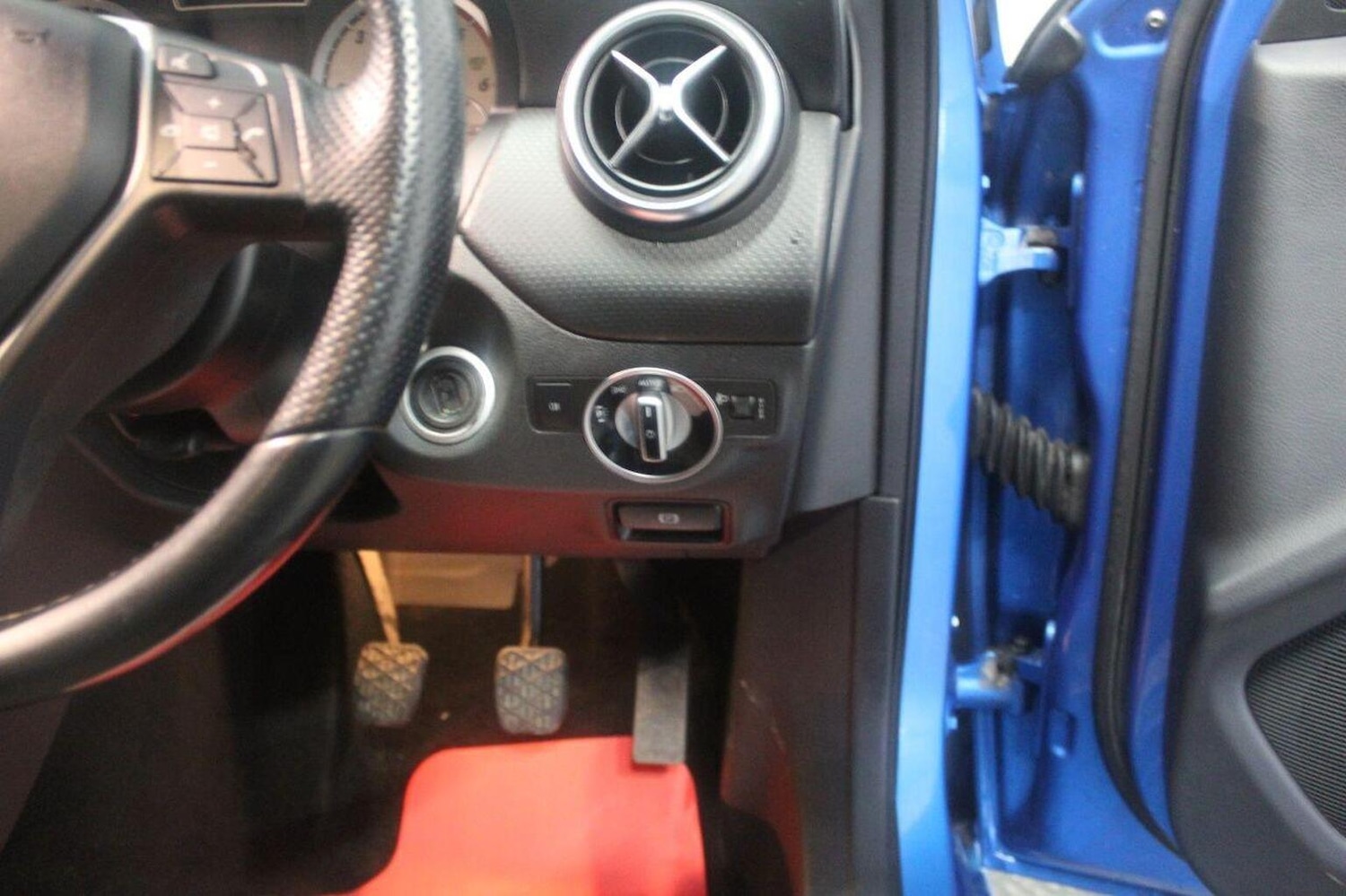 Used Mercedes-Benz A-Class 2015 for sale - 77251349: Photo 46