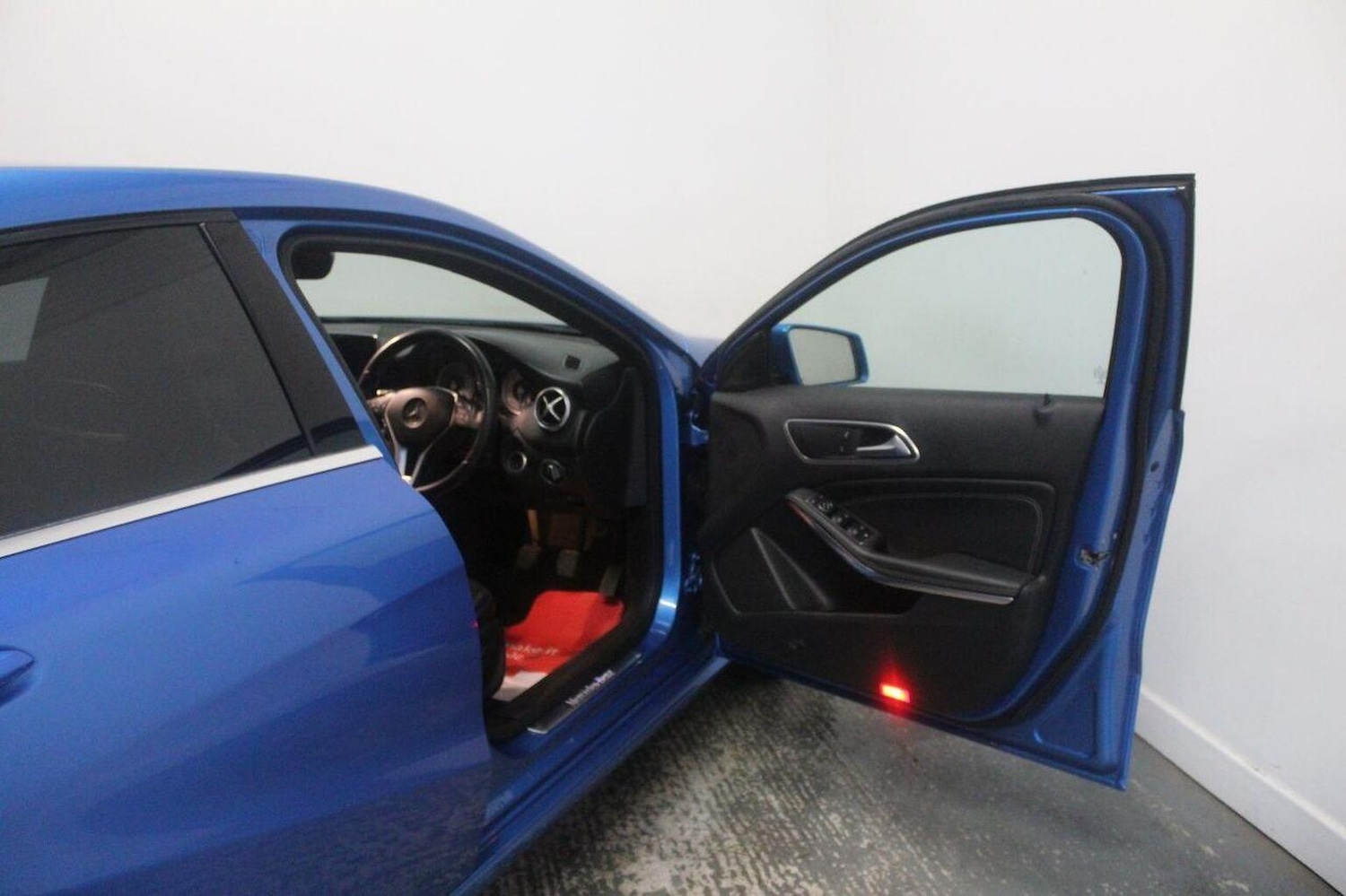 Used Mercedes-Benz A-Class 2015 for sale - 77395147: Photo 23