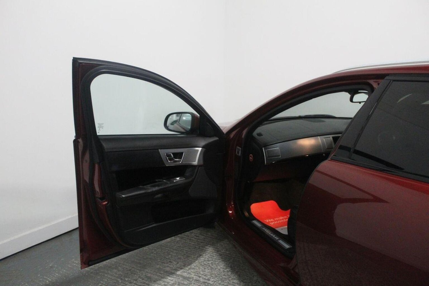 Used Jaguar XF 2014 for sale - 77937825: Photo 28