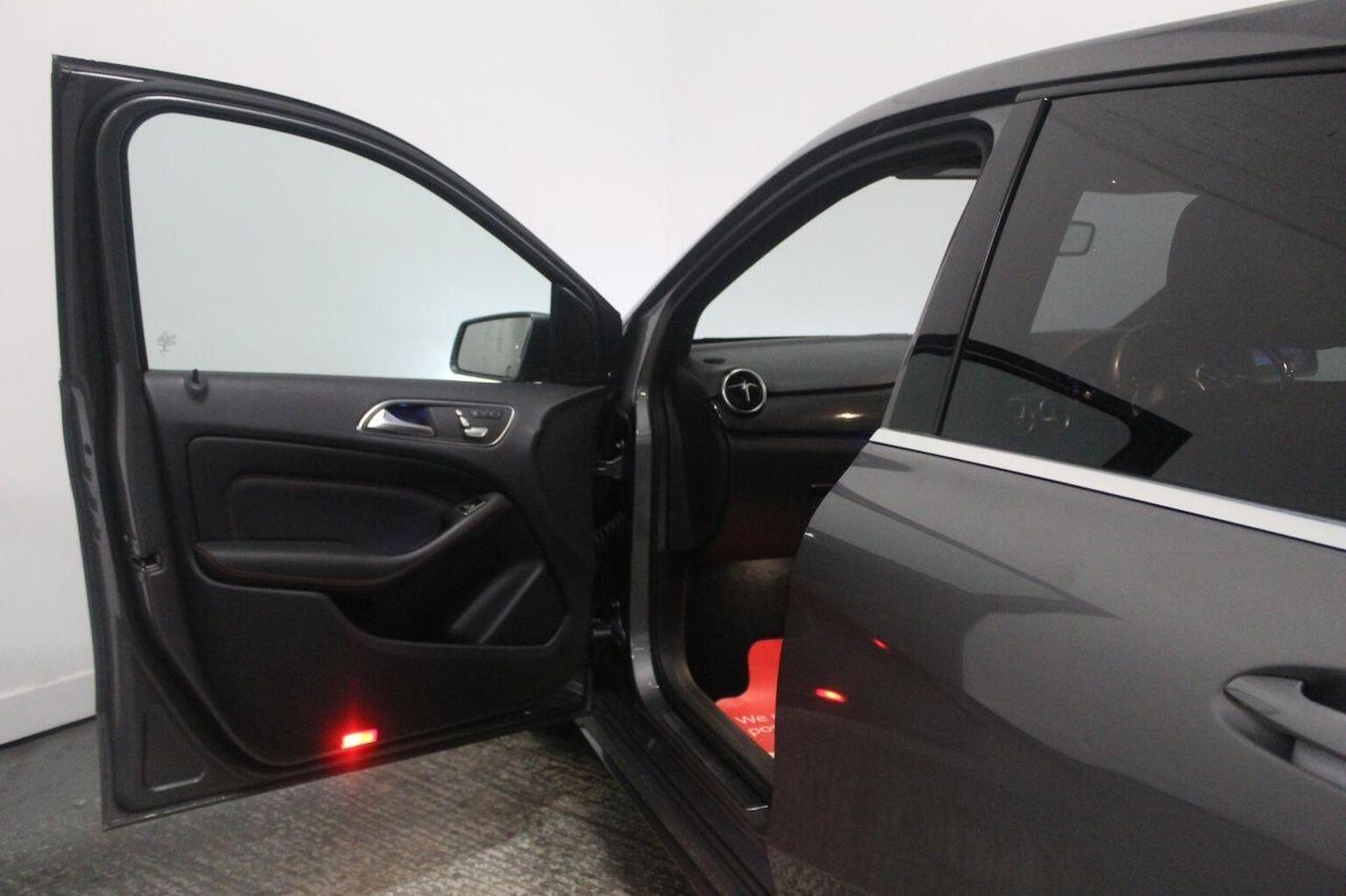 Used Mercedes-Benz B Class 2015 for sale - 77319839: Photo 24