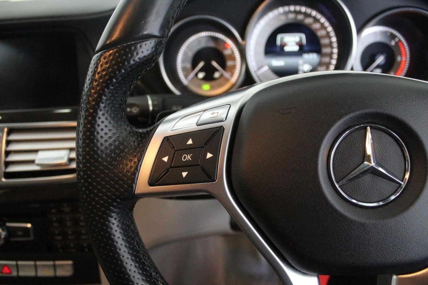 Used Mercedes-Benz CLS 2013 for sale - 76041065: Photo 43