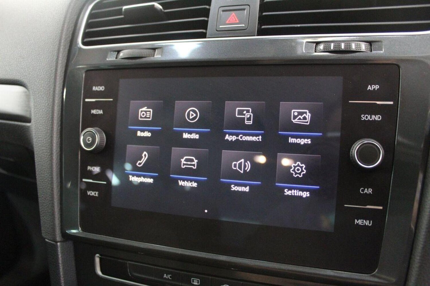 Used Volkswagen Golf 2017 for sale - 77020605: Photo 38