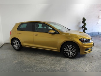 Used Volkswagen Golf 2017 for sale - 77020605: Photo