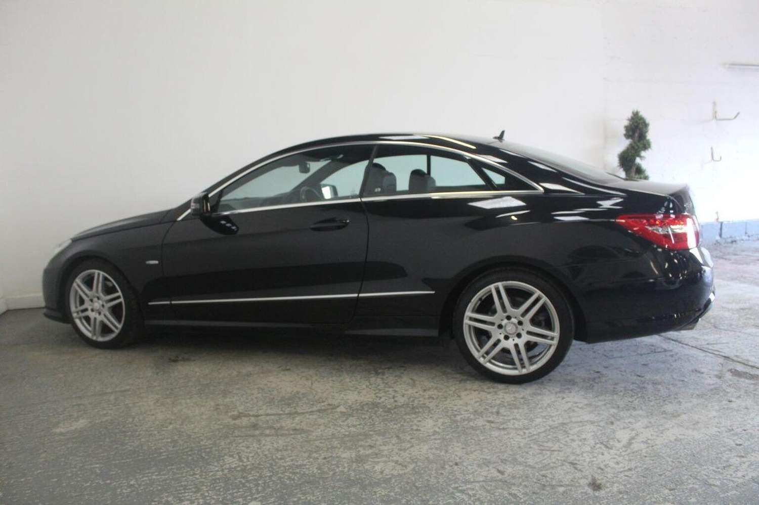 Used Mercedes-Benz E Class 2011 for sale - 77937944: Photo 10