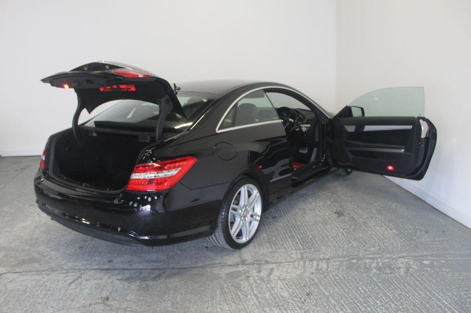 Used Mercedes-Benz E Class 2011 for sale - 77937944: Photo 22