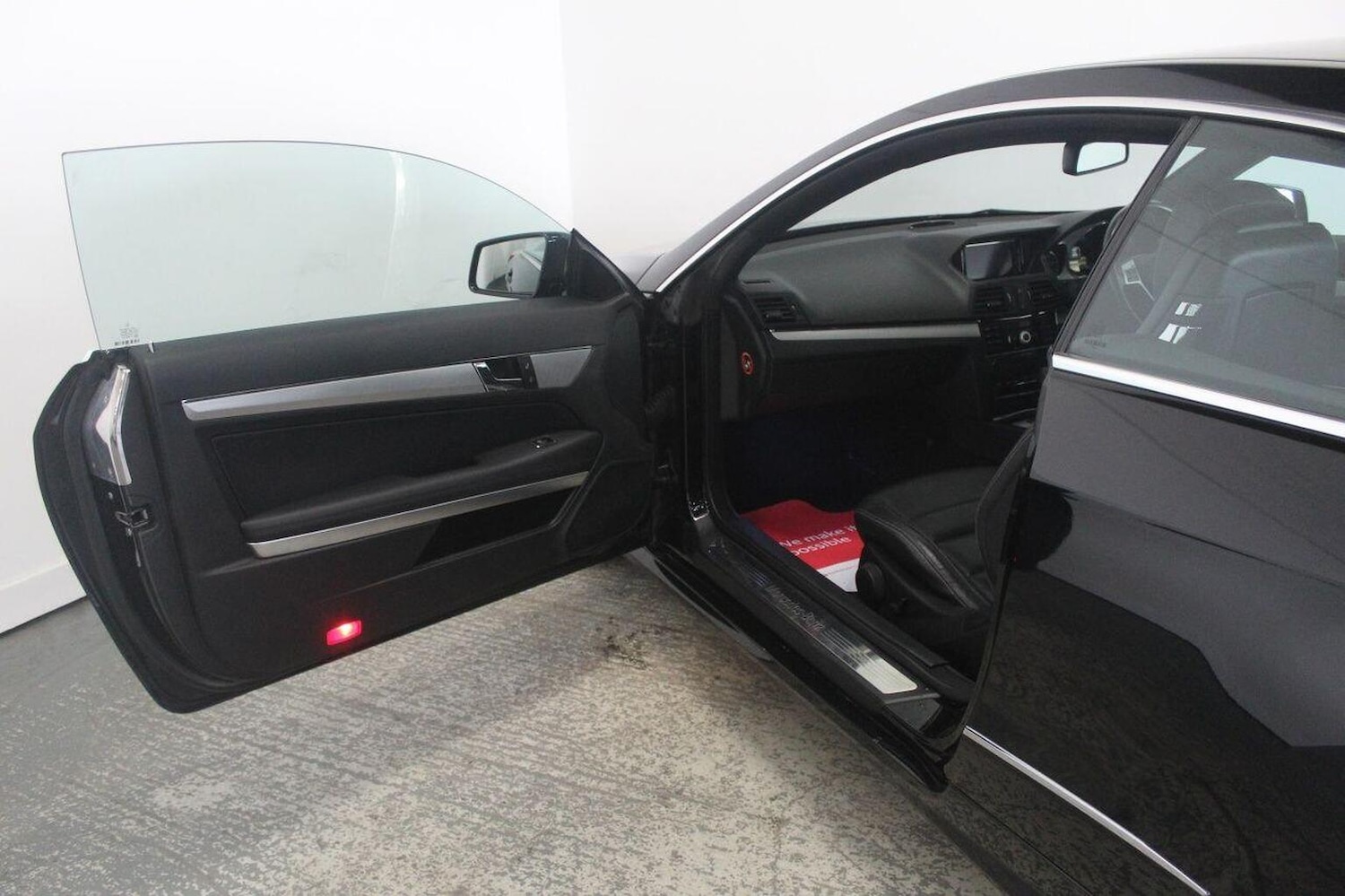 Used Mercedes-Benz E Class 2011 for sale - 77937944: Photo 26