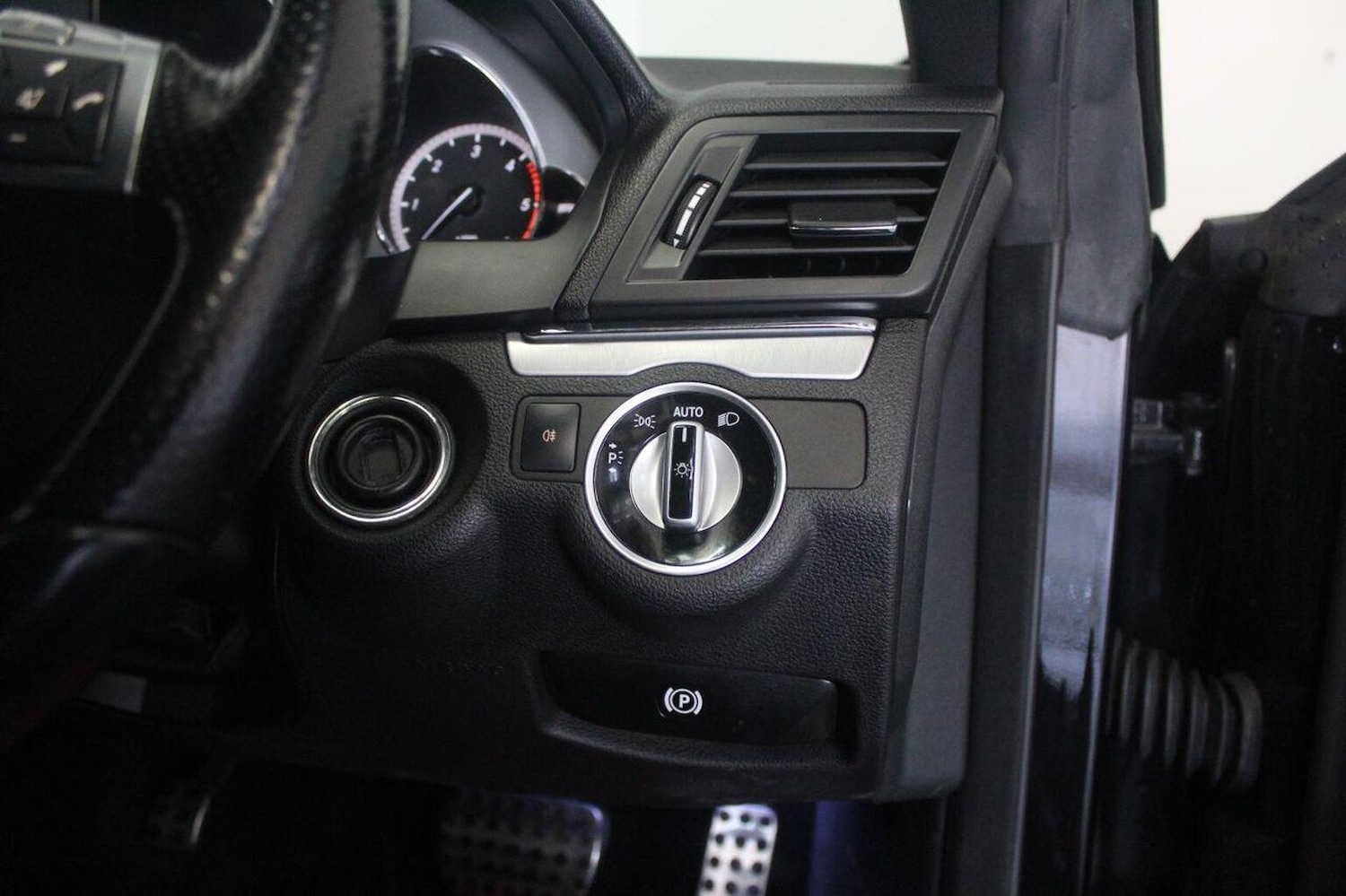 Used Mercedes-Benz E Class 2011 for sale - 77937944: Photo 47