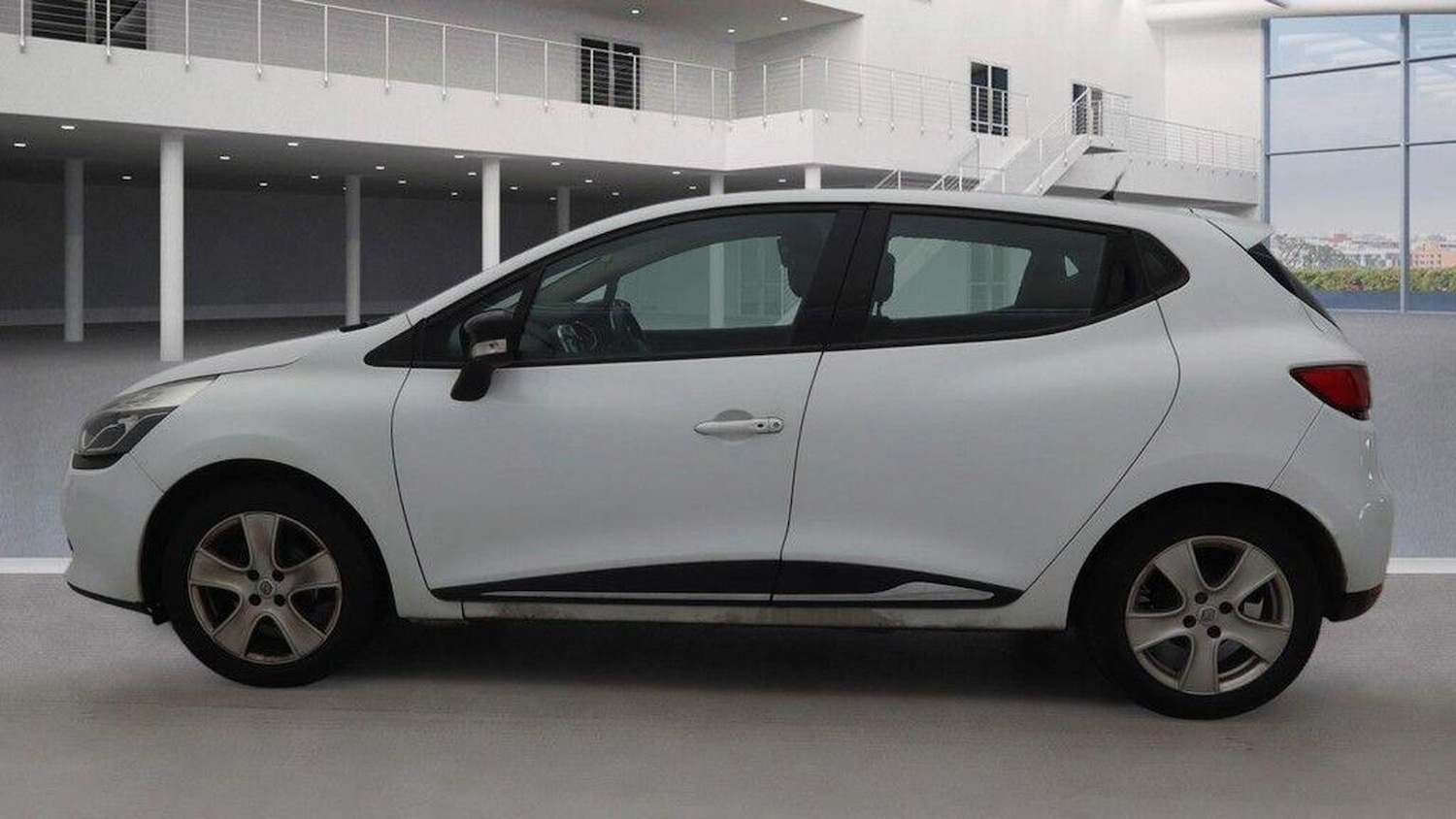 Used Renault Clio 2015 for sale - 77636928: Photo 11