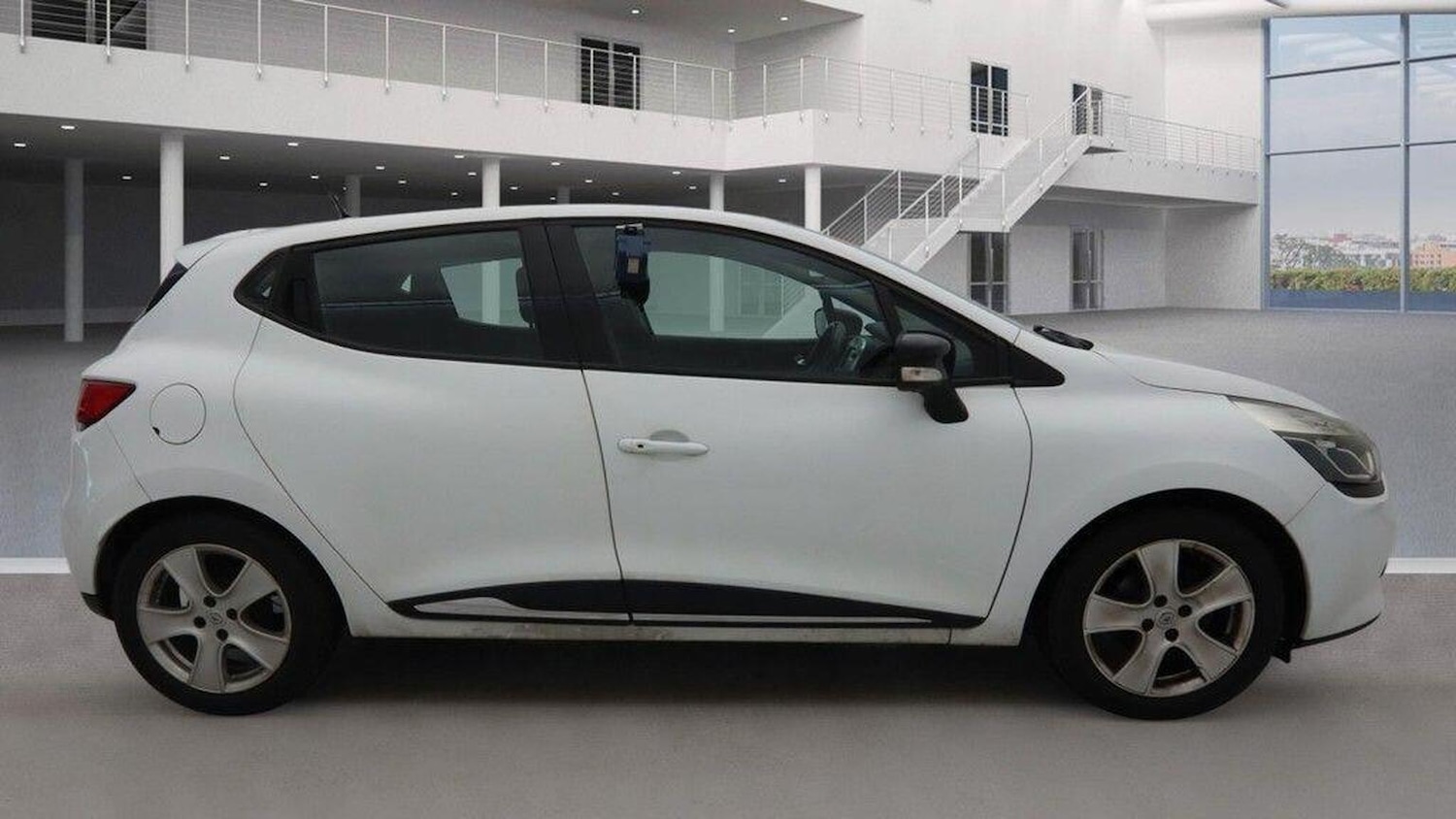 Used Renault Clio 2015 for sale - 77636928: Photo 9