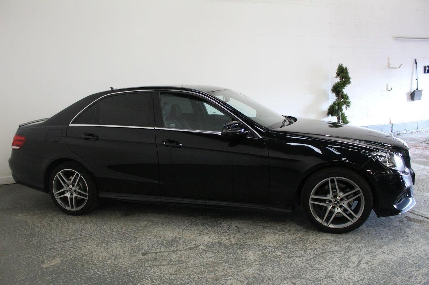 Used Mercedes-Benz E Class 2015 for sale - 76666096: Photo 4