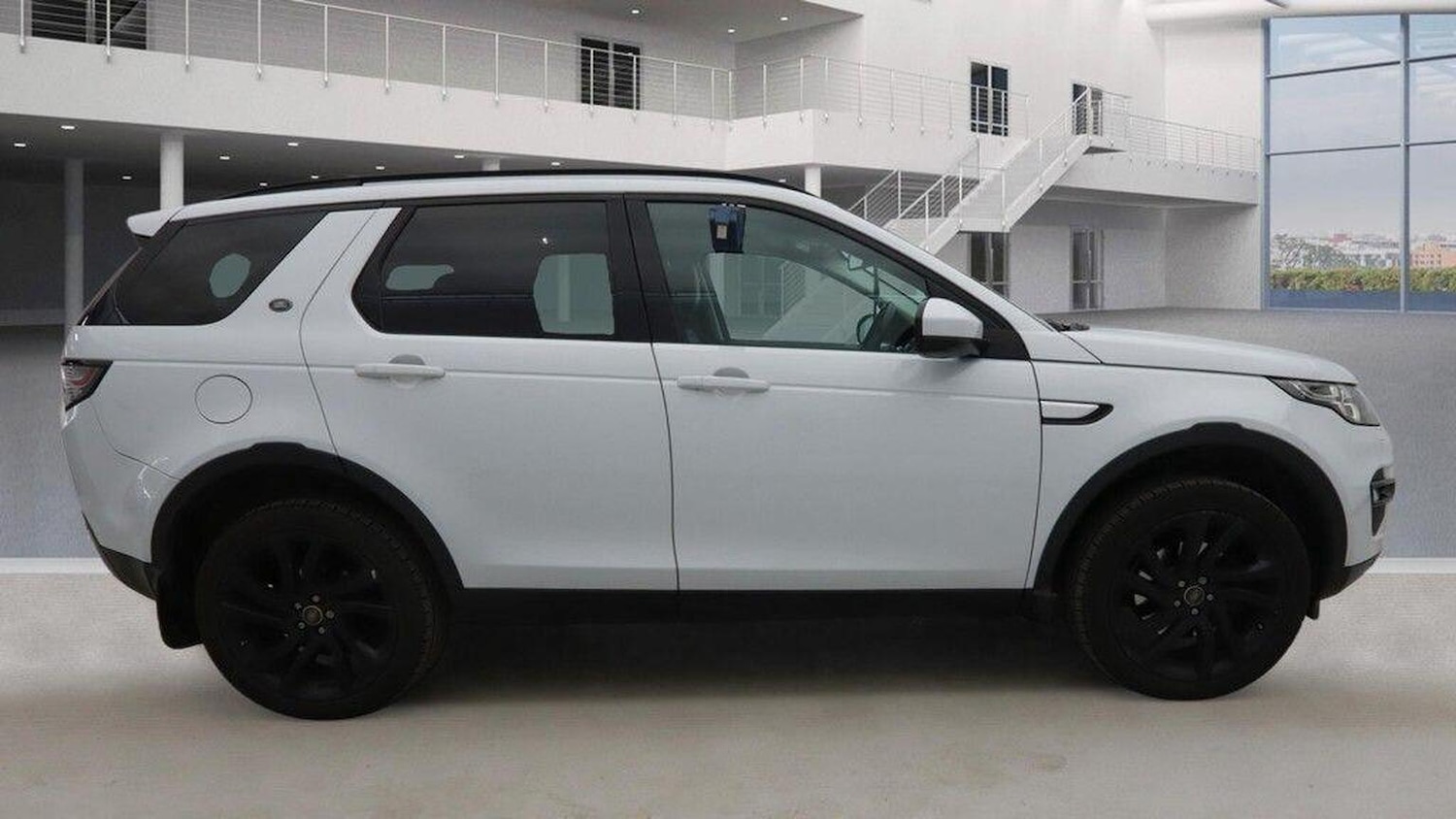 Used Land Rover Discovery Sport 2017 for sale - 78038922: Photo 9