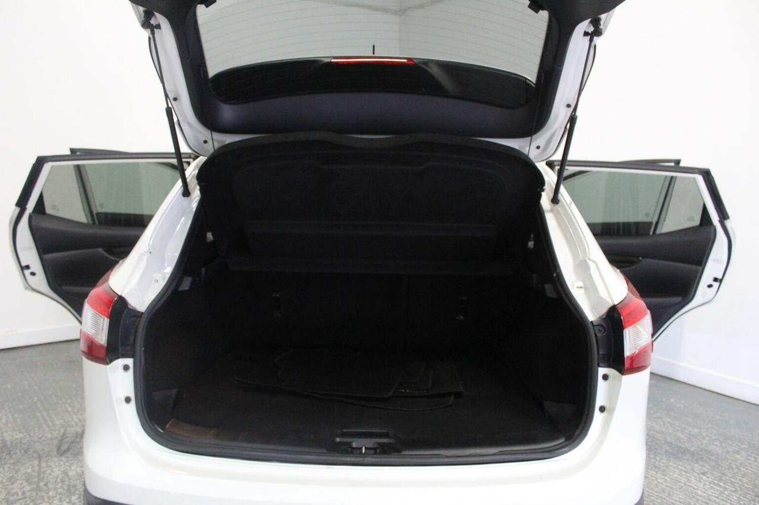 Used Nissan Qashqai 2017 for sale - 76070468: Photo 23
