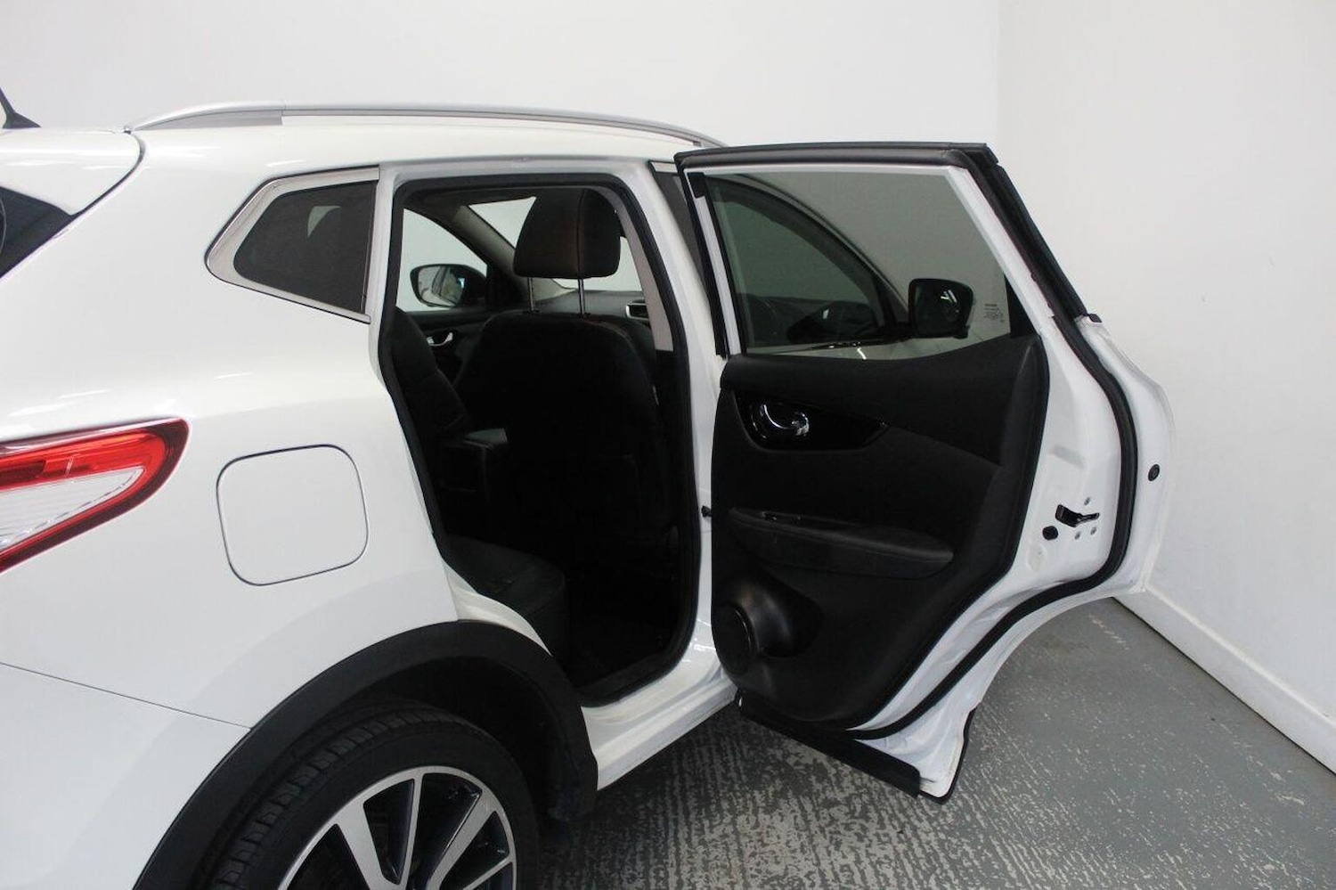 Used Nissan Qashqai 2017 for sale - 76070468: Photo 25