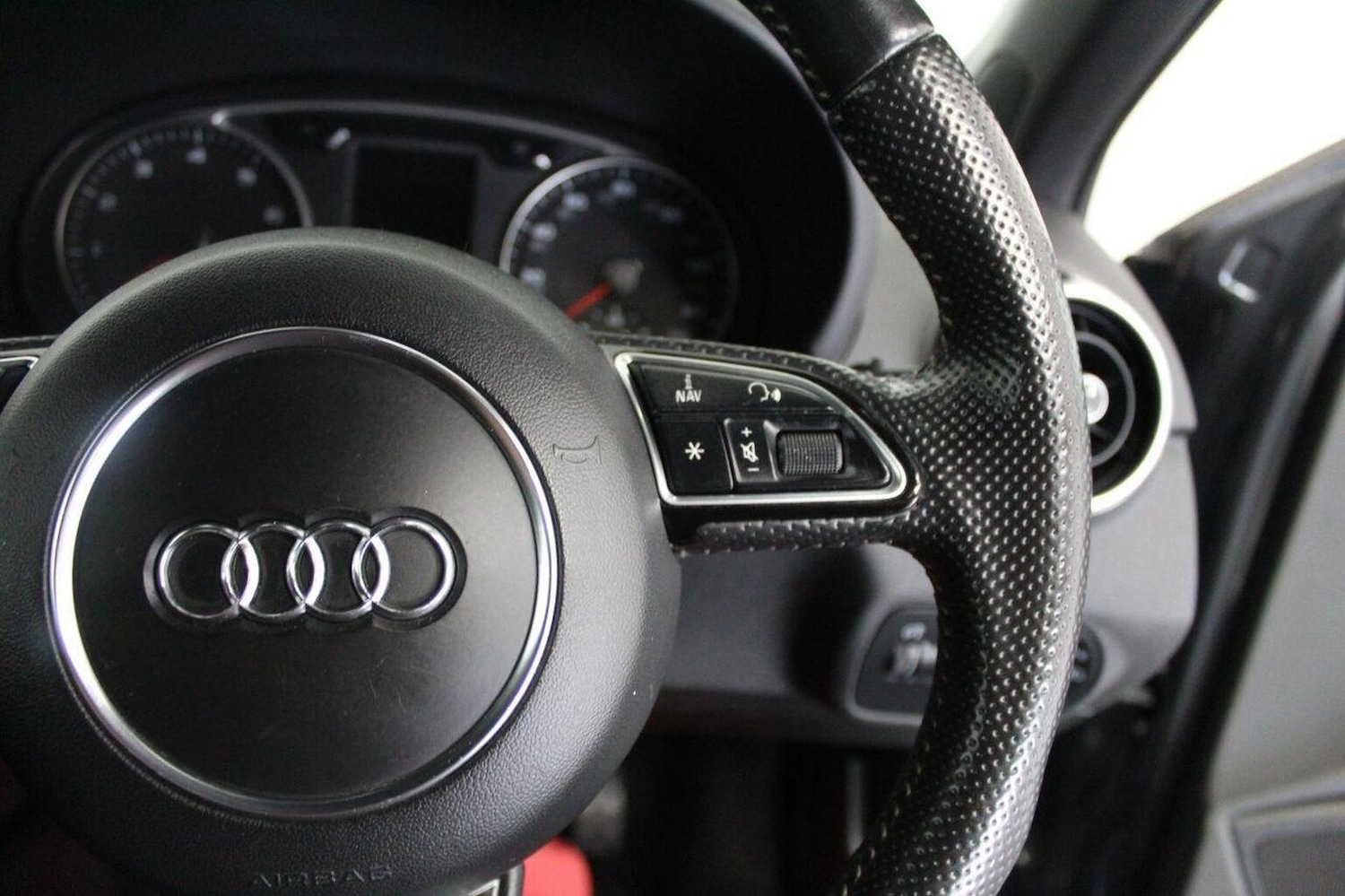 Used Audi A1 2014 for sale - 76769211: Photo 40