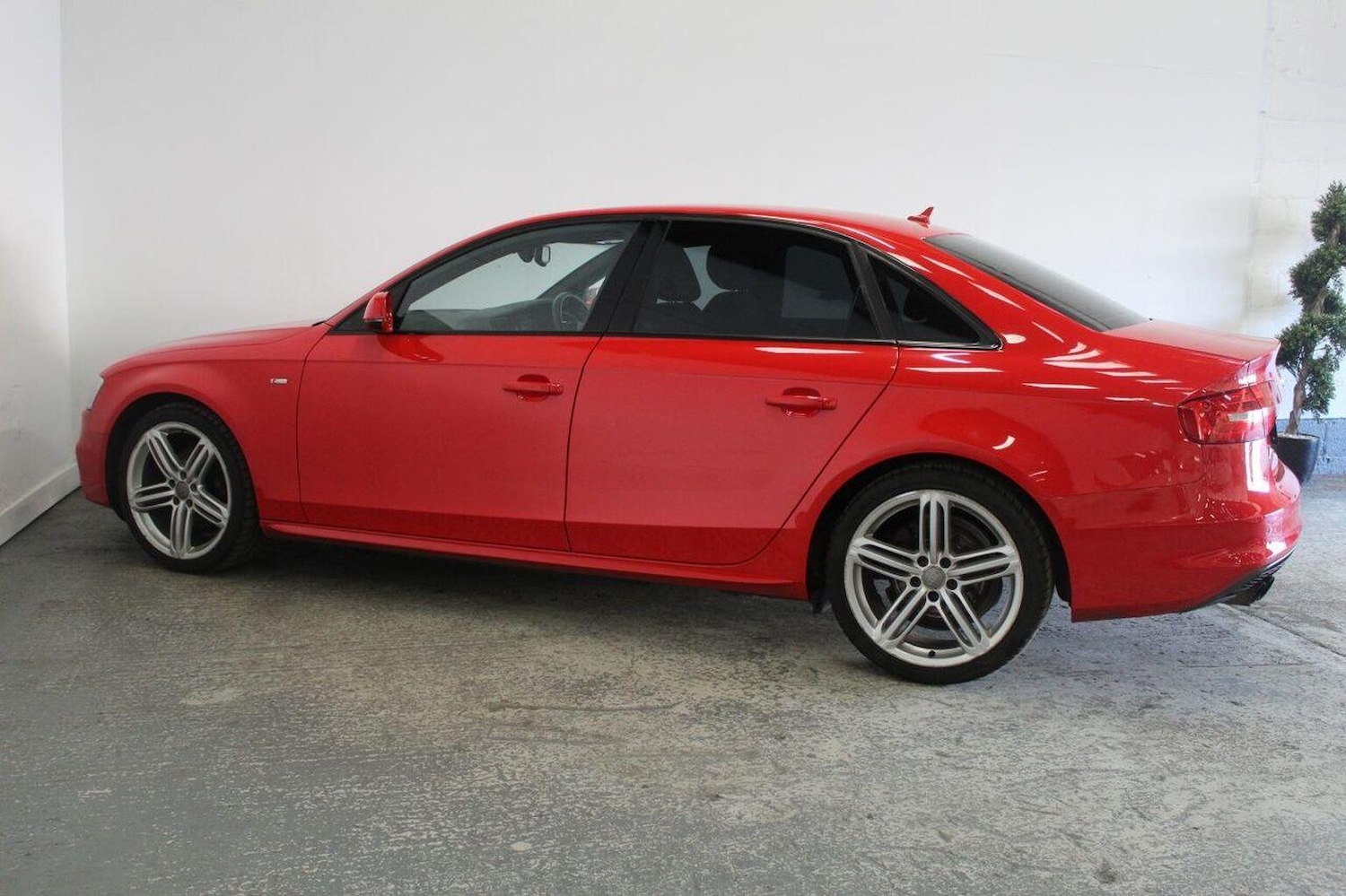 Used Audi A4 2014 for sale - 77937937: Photo 10