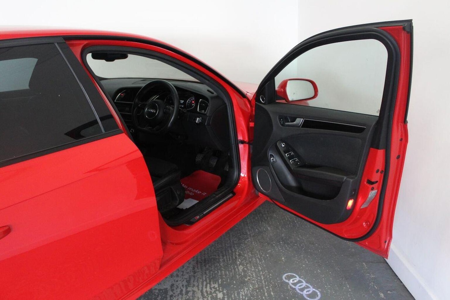 Used Audi A4 2014 for sale - 77937937: Photo 25