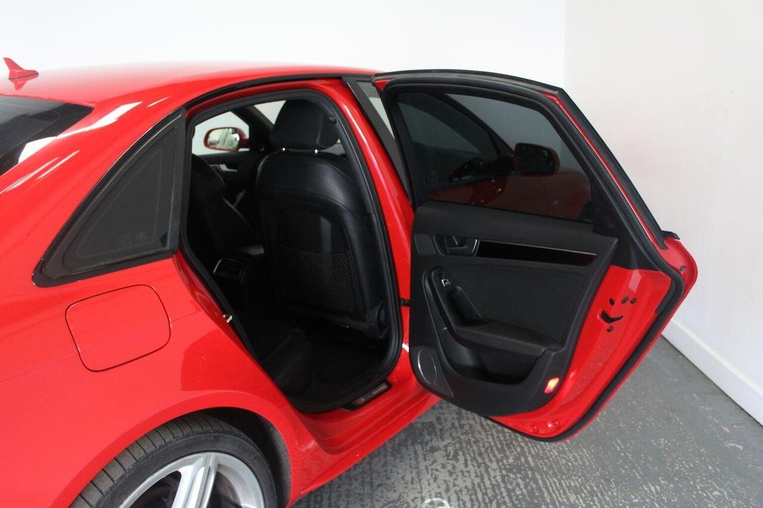 Used Audi A4 2014 for sale - 77937937: Photo 26